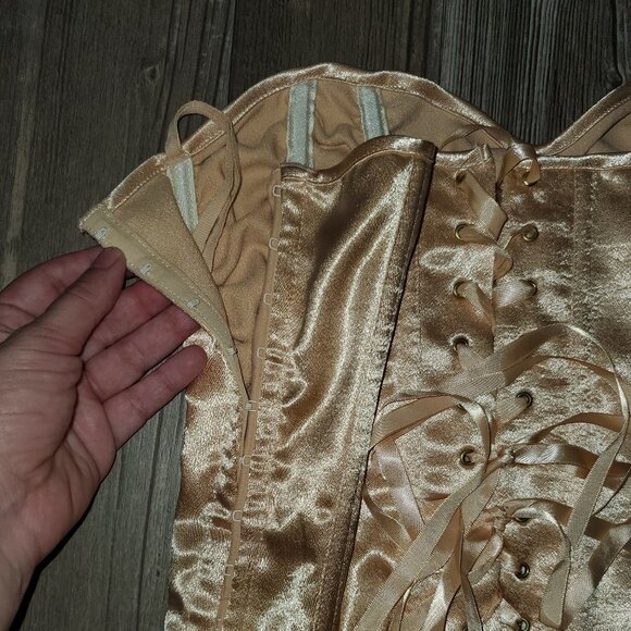 Slimming Corset in Nude 🐵 🙈 🙉 🙊 EUC - Picture 6 of 11